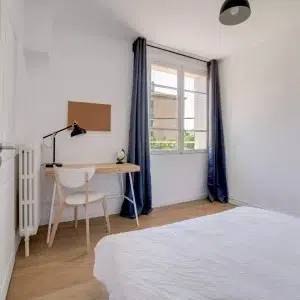chambre meublée dans un appartement en colocation