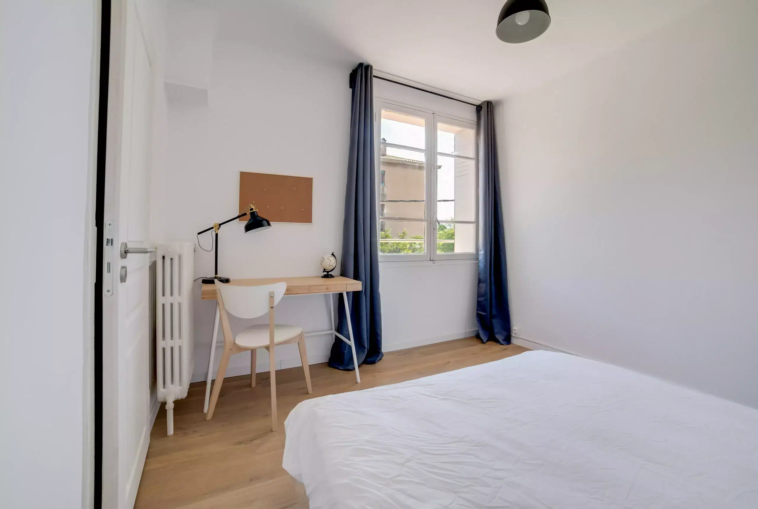 chambre meublée dans un appartement en colocation