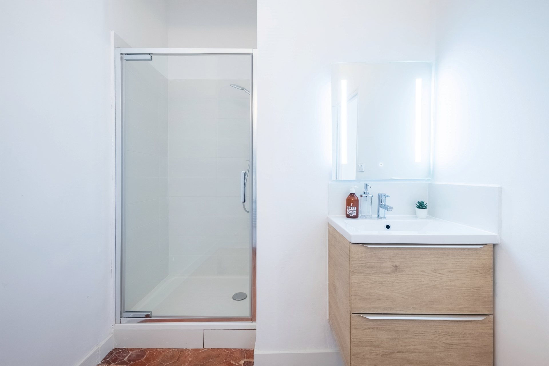 colocation-coliving-marseille-castellane-dupre3-salle-de-bain-meublee