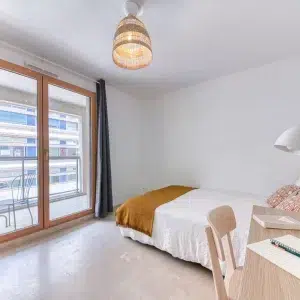 Chambre avec balcon privatif en coliving à Lyon