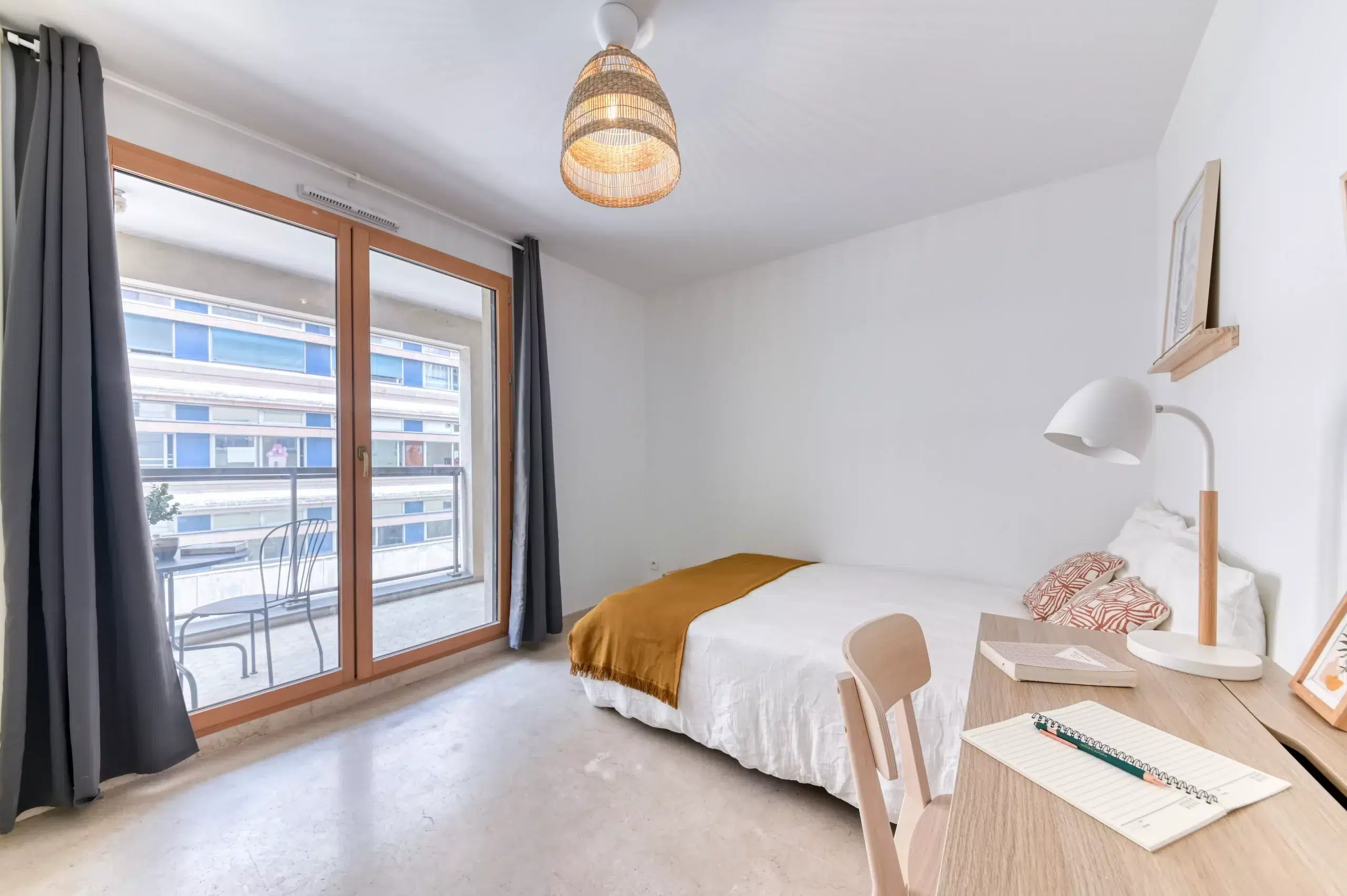 Chambre avec balcon privatif en coliving à Lyon