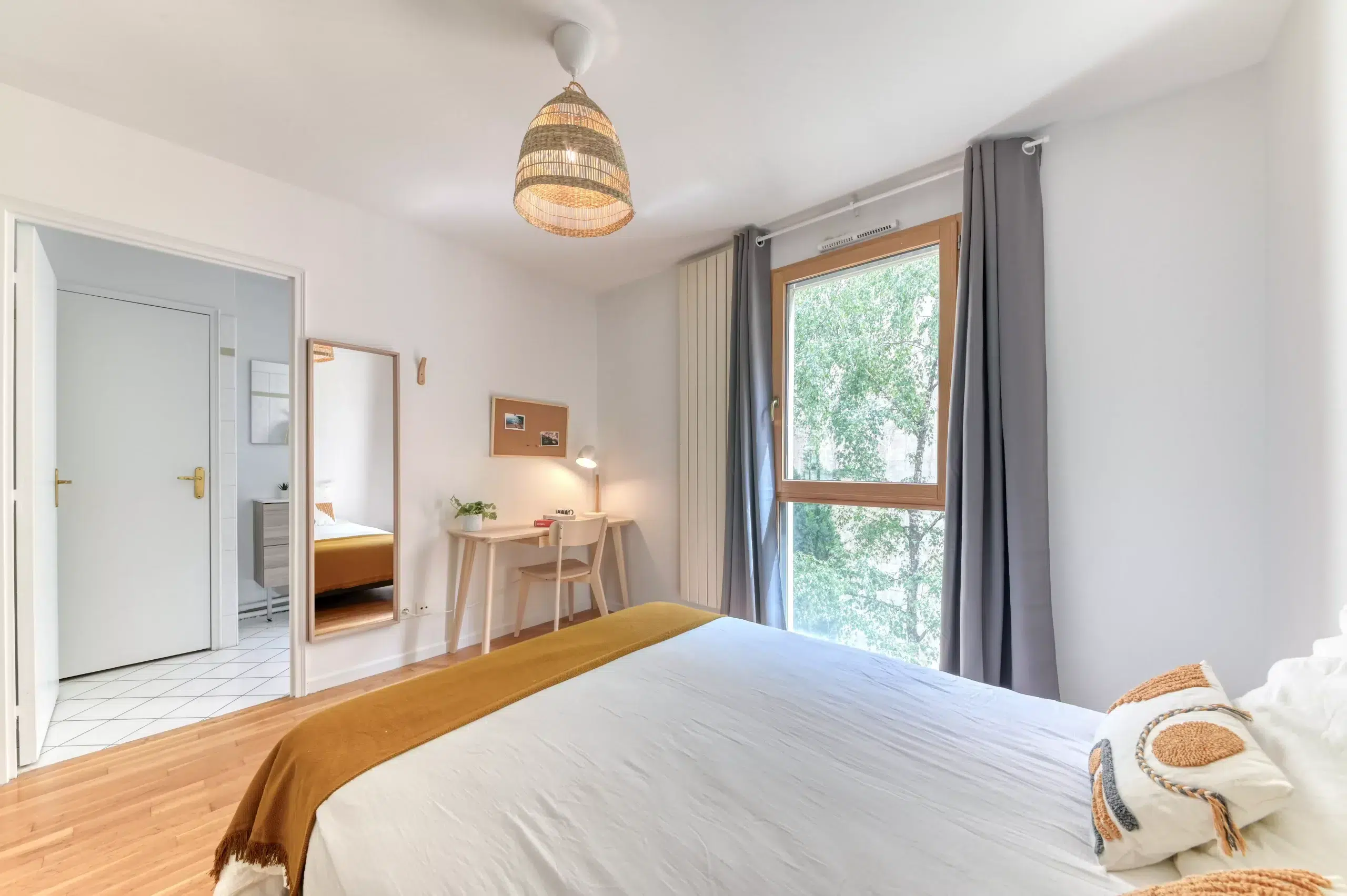 Chambre avec la salle de bain privative en coliving à Lyon