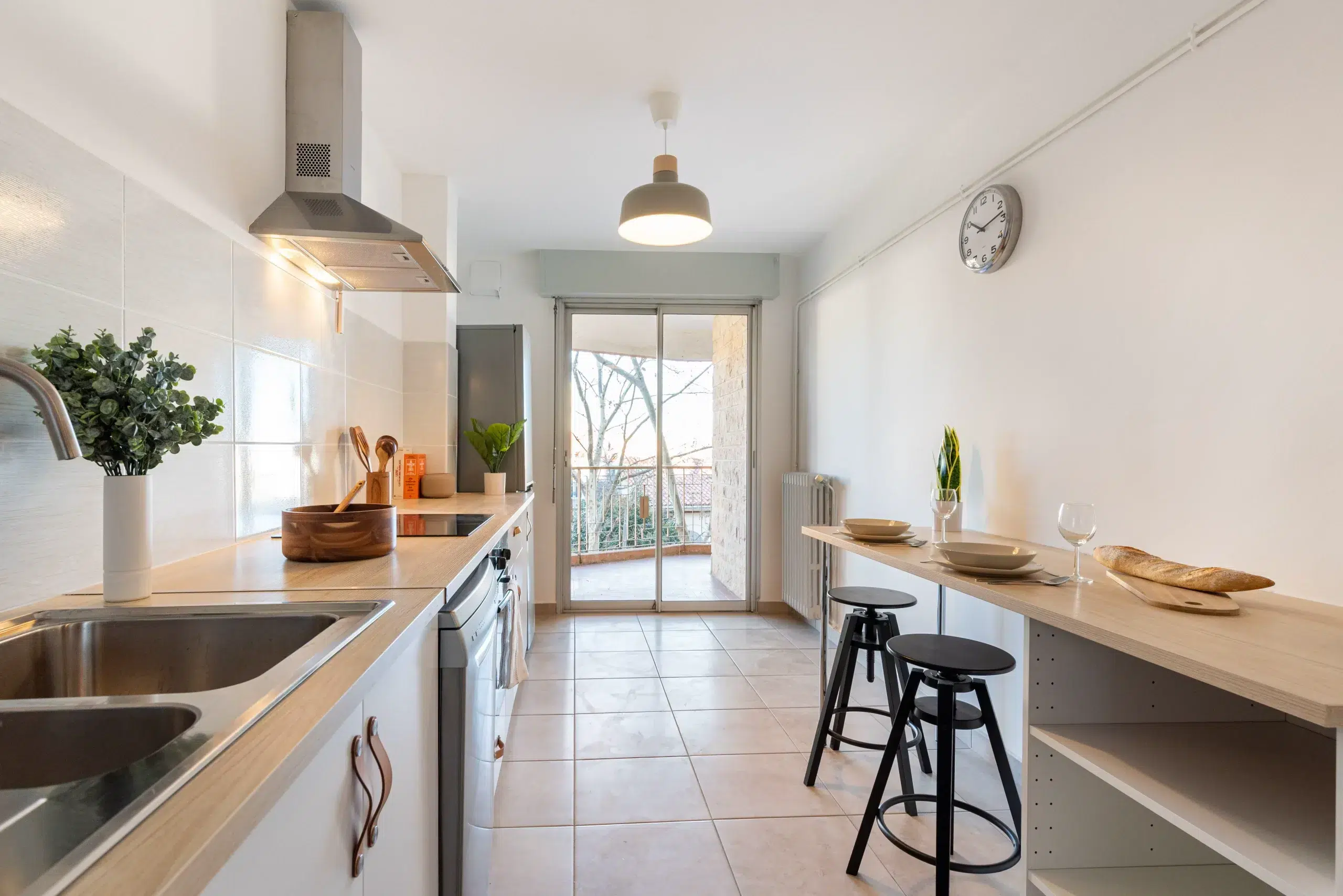 Cuisine lumineuse ultra équipée en coliving à Montpellier