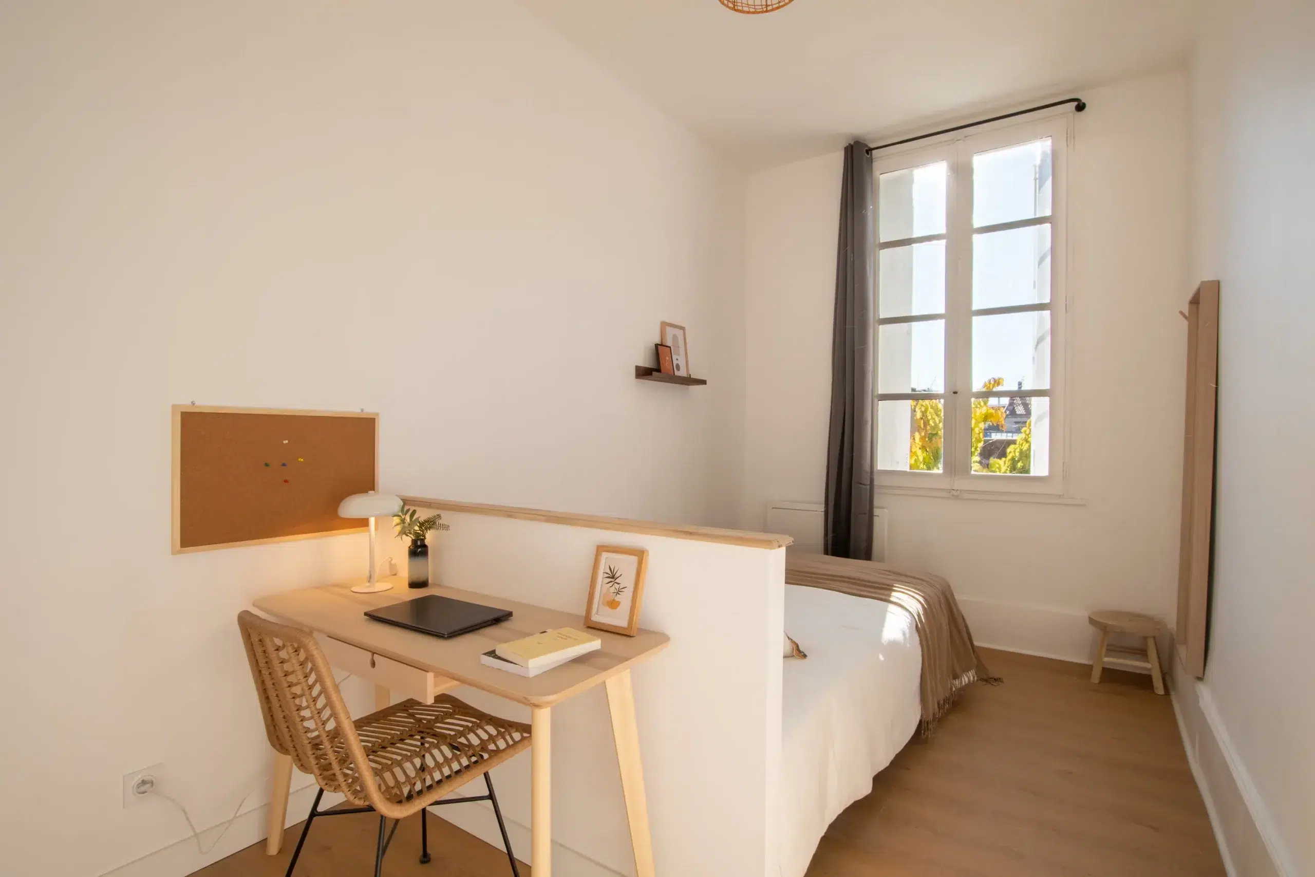 colocation-montpellier-brousse-chambre-208-bureau