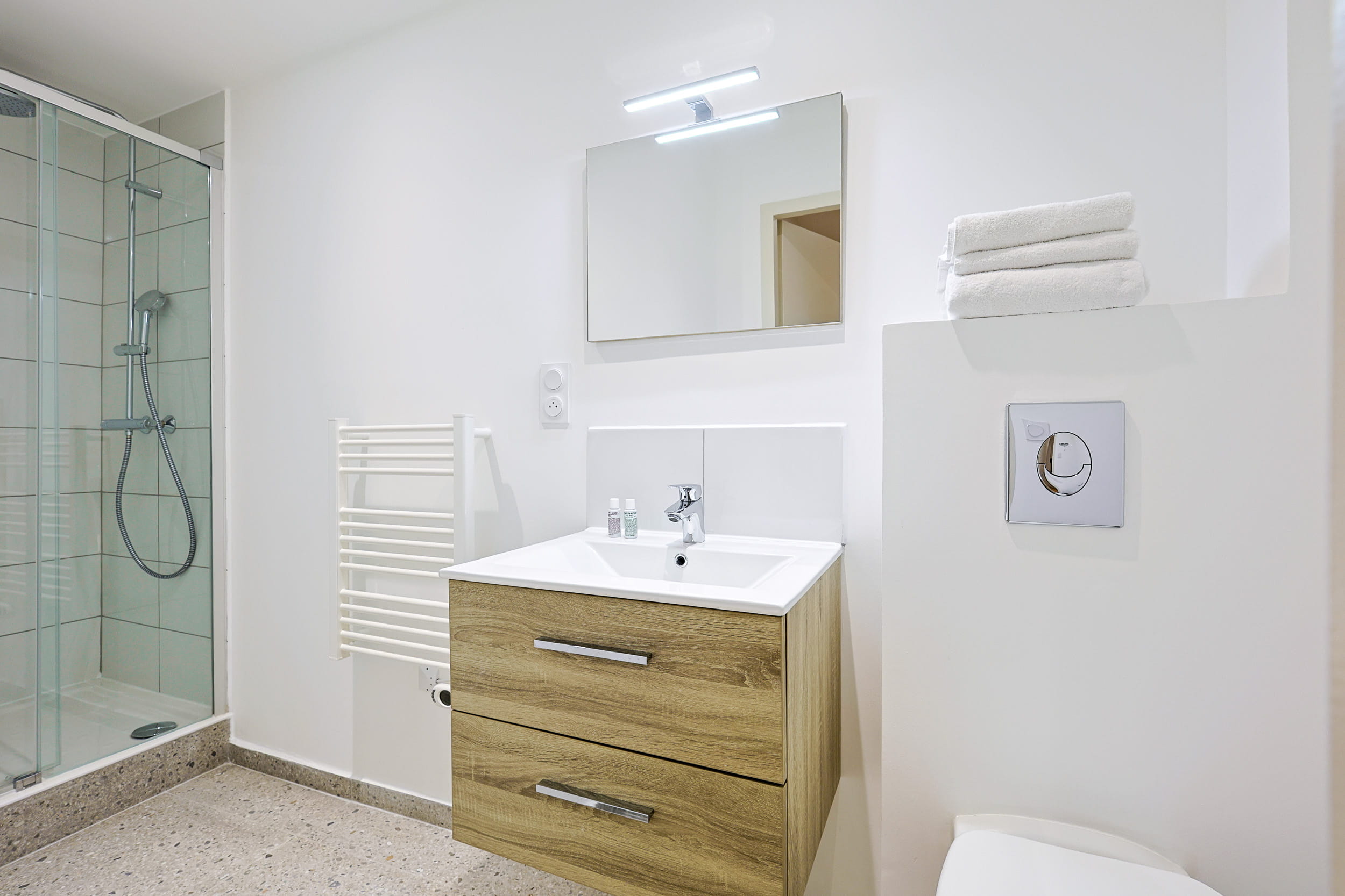 Rue grignan-chambre-501 (3)