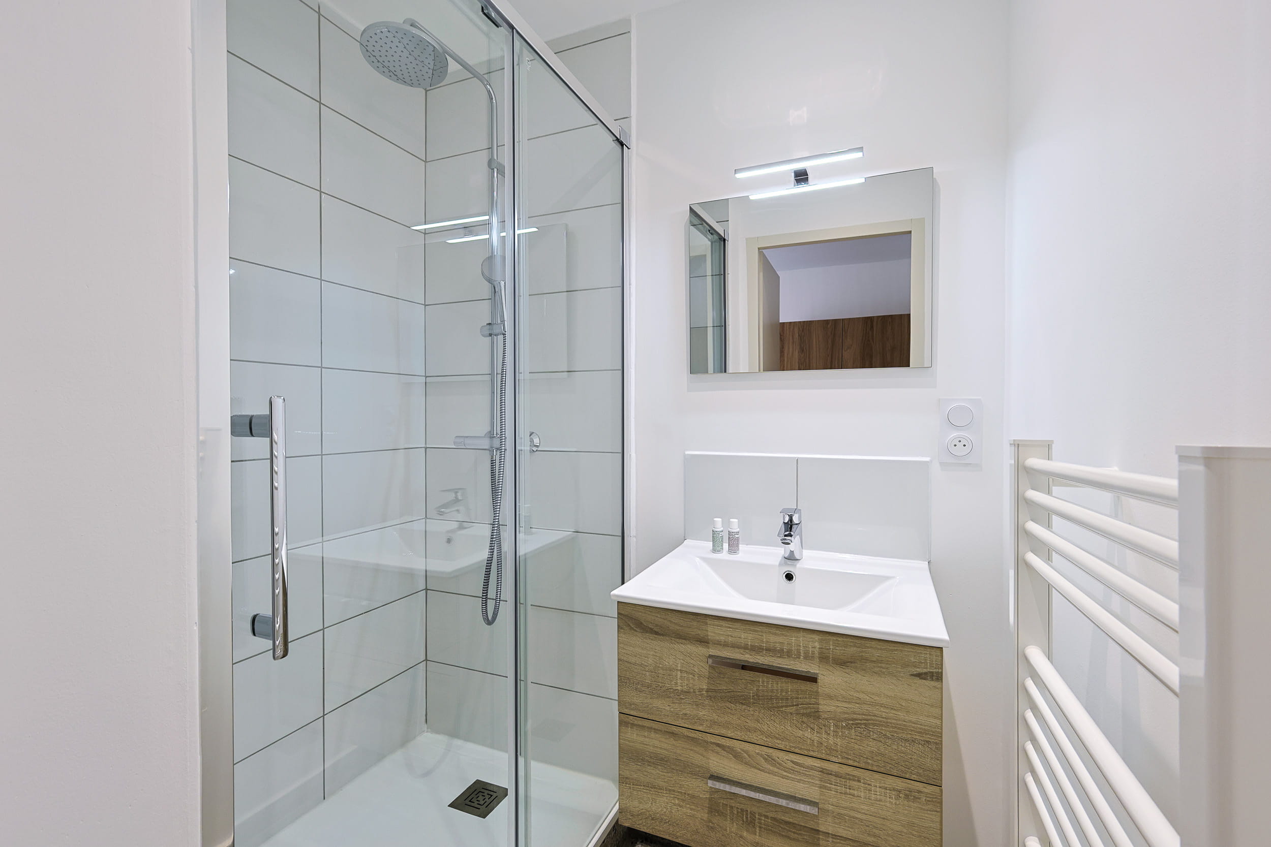 Rue grignan-chambre-504 (1)