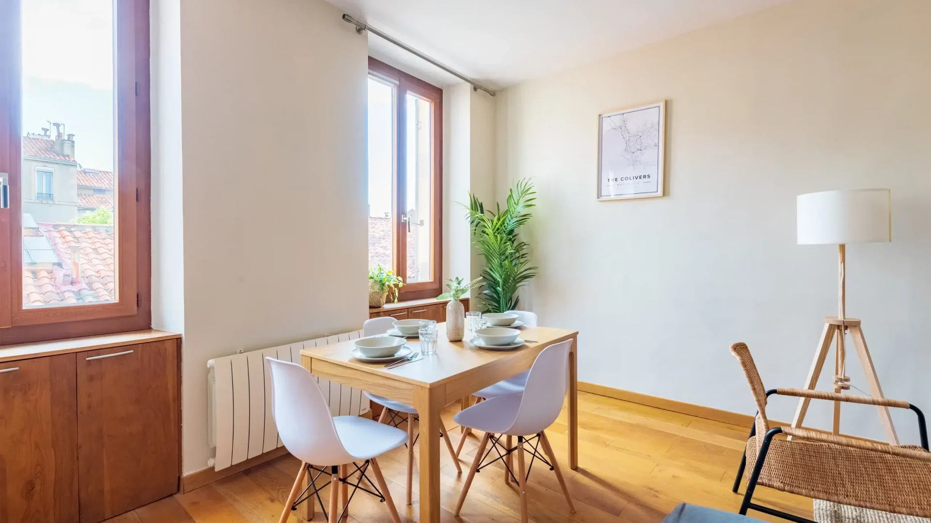 Salle à manger aménagée repas convivial