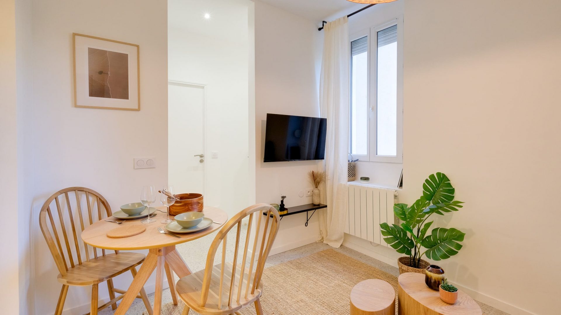 Colocation-2-euromed-coliving-julien-jules-salle-a-manger