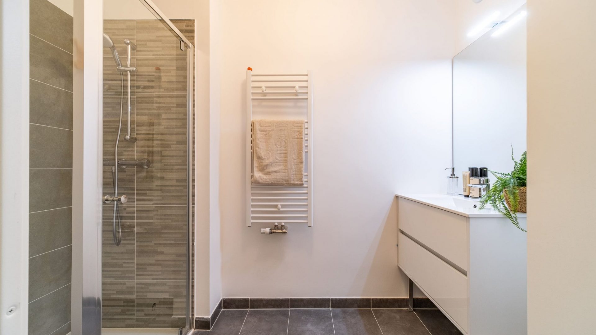 Colocation-colombes-coliving-varda-chambre-sallz-de-bain