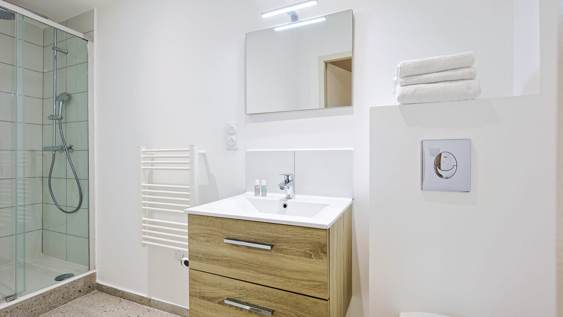 Rue grignan-chambre-501 (3)