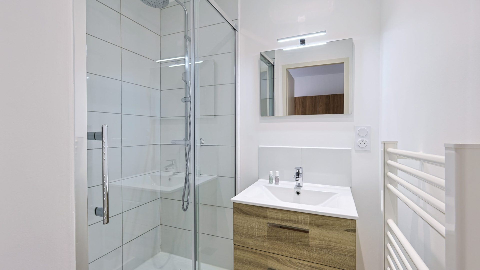 Rue grignan-chambre-504 (1)