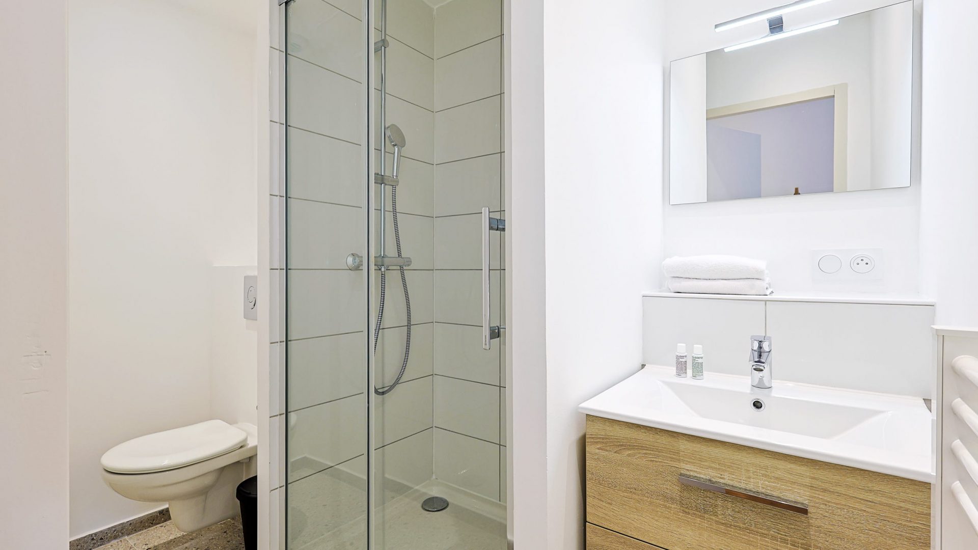 Rue grignan-chambre-506 (1)