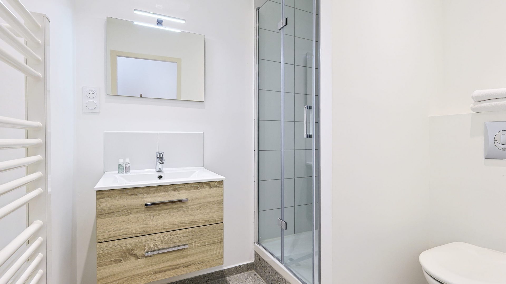 Rue grignan-chambre-508 (2)