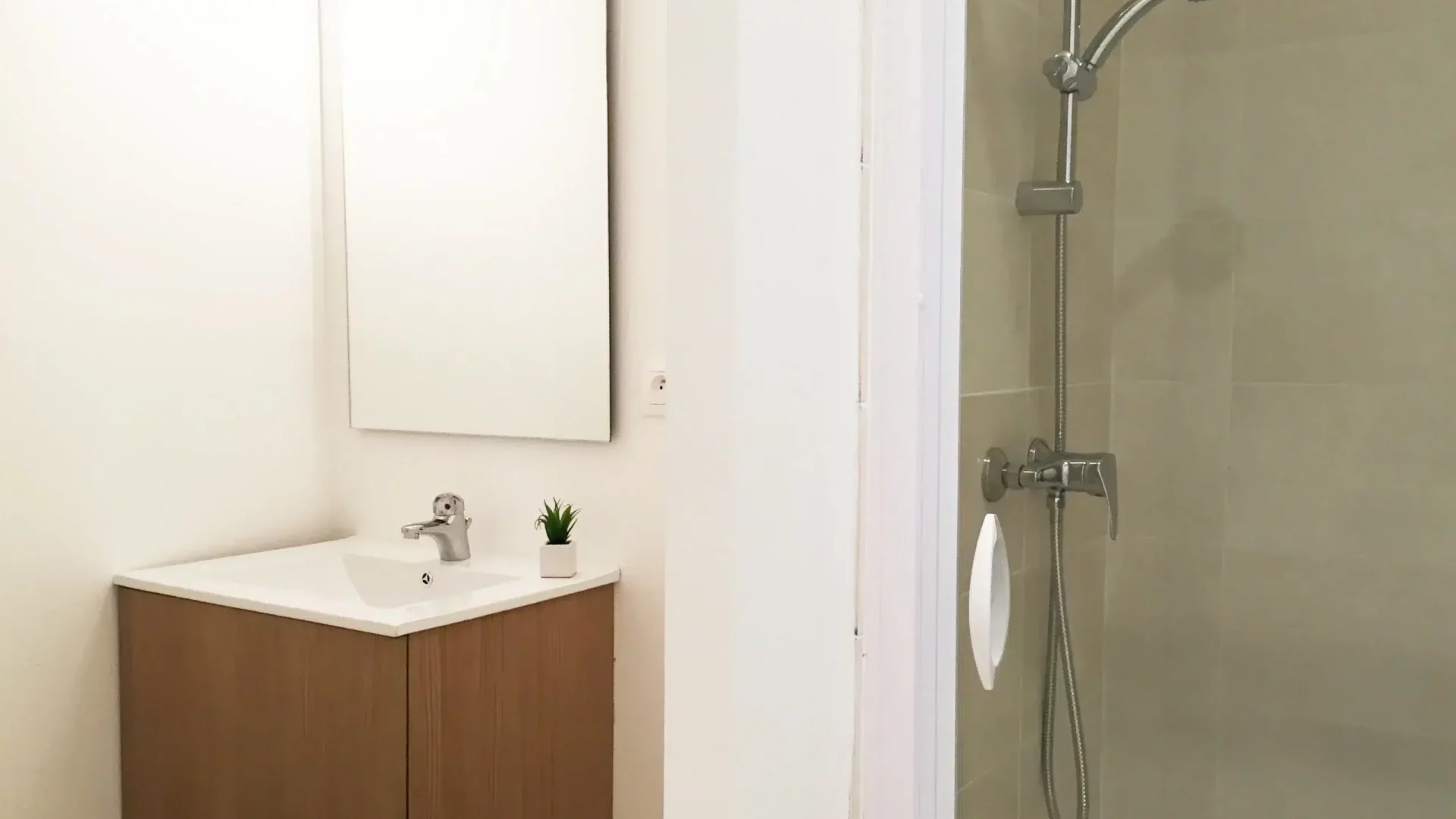 T1-marseille-orient-6-salledebain