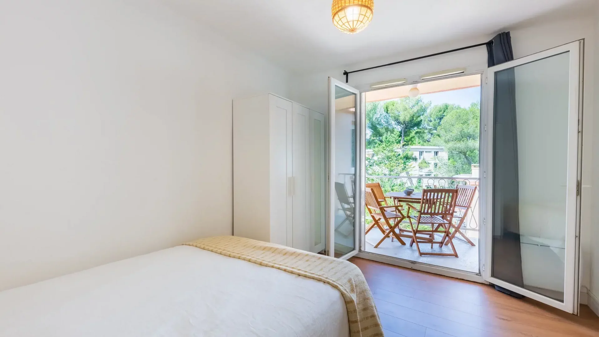 colocation-aix-en-provence-beauvallon-chambre-4-vueterrasse