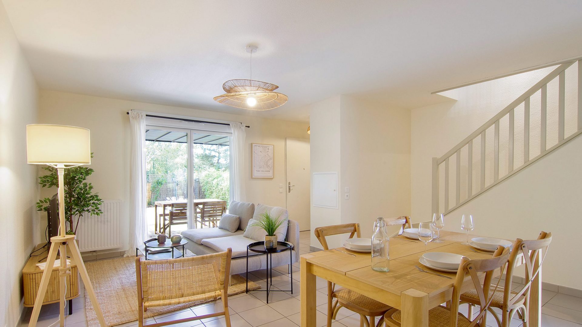 colocation-bordeaux-cour-quebec-rdc-coliving-salon