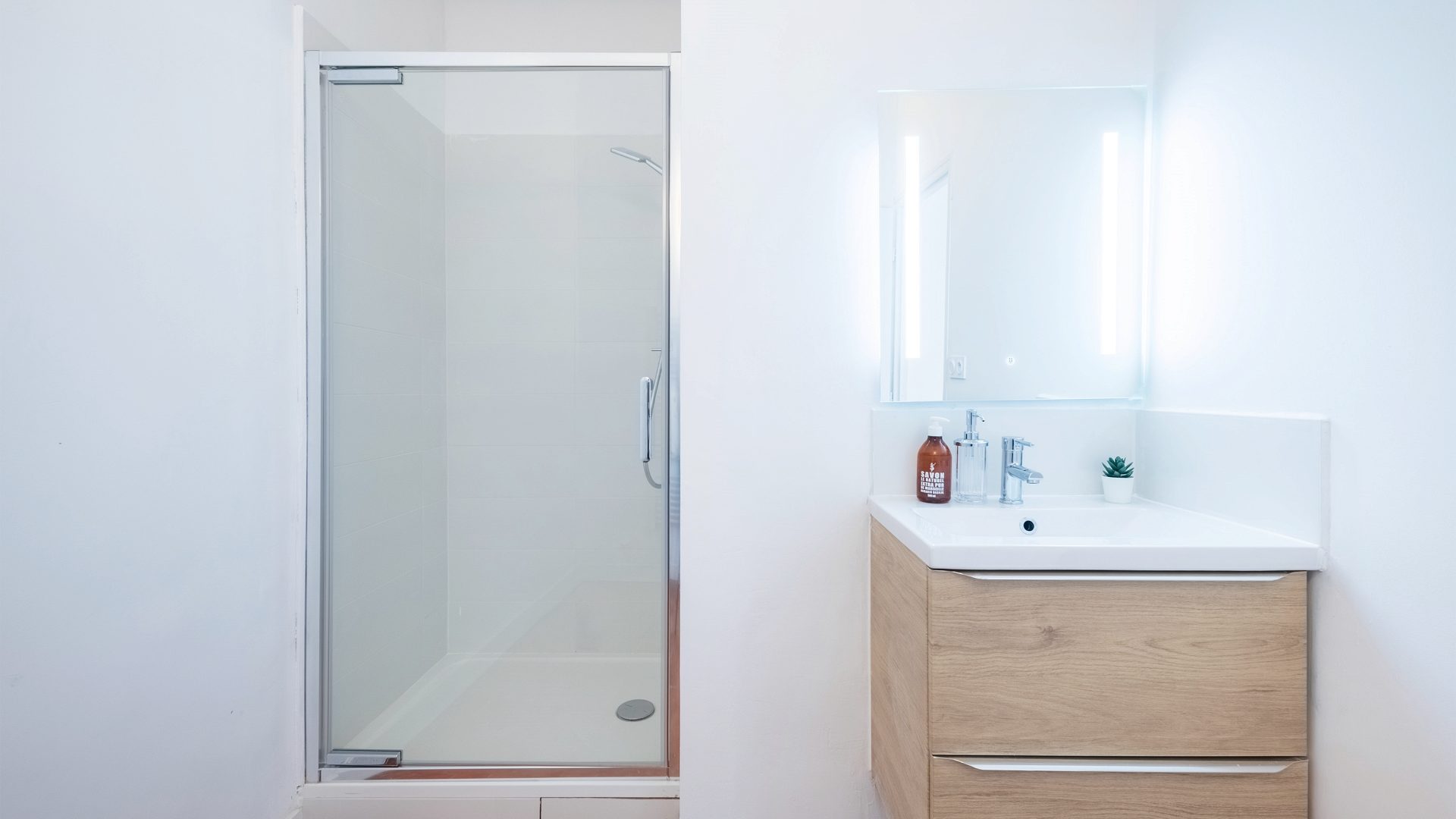 colocation-coliving-marseille-castellane-dupre3-salle-de-bain-meublee