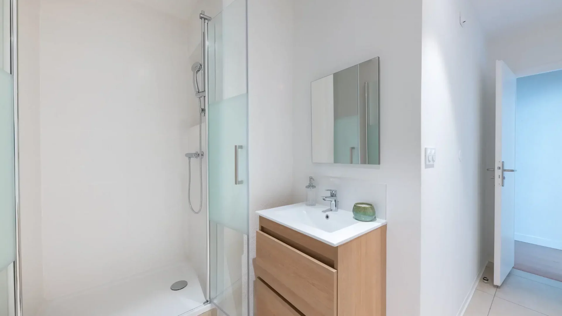 colocation-dupre-castellane-salledebain