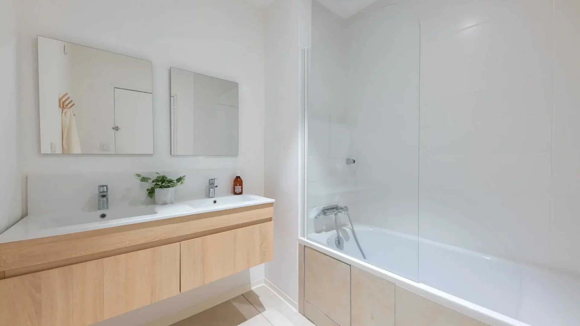 colocation-dupre-castellane-salledebain2