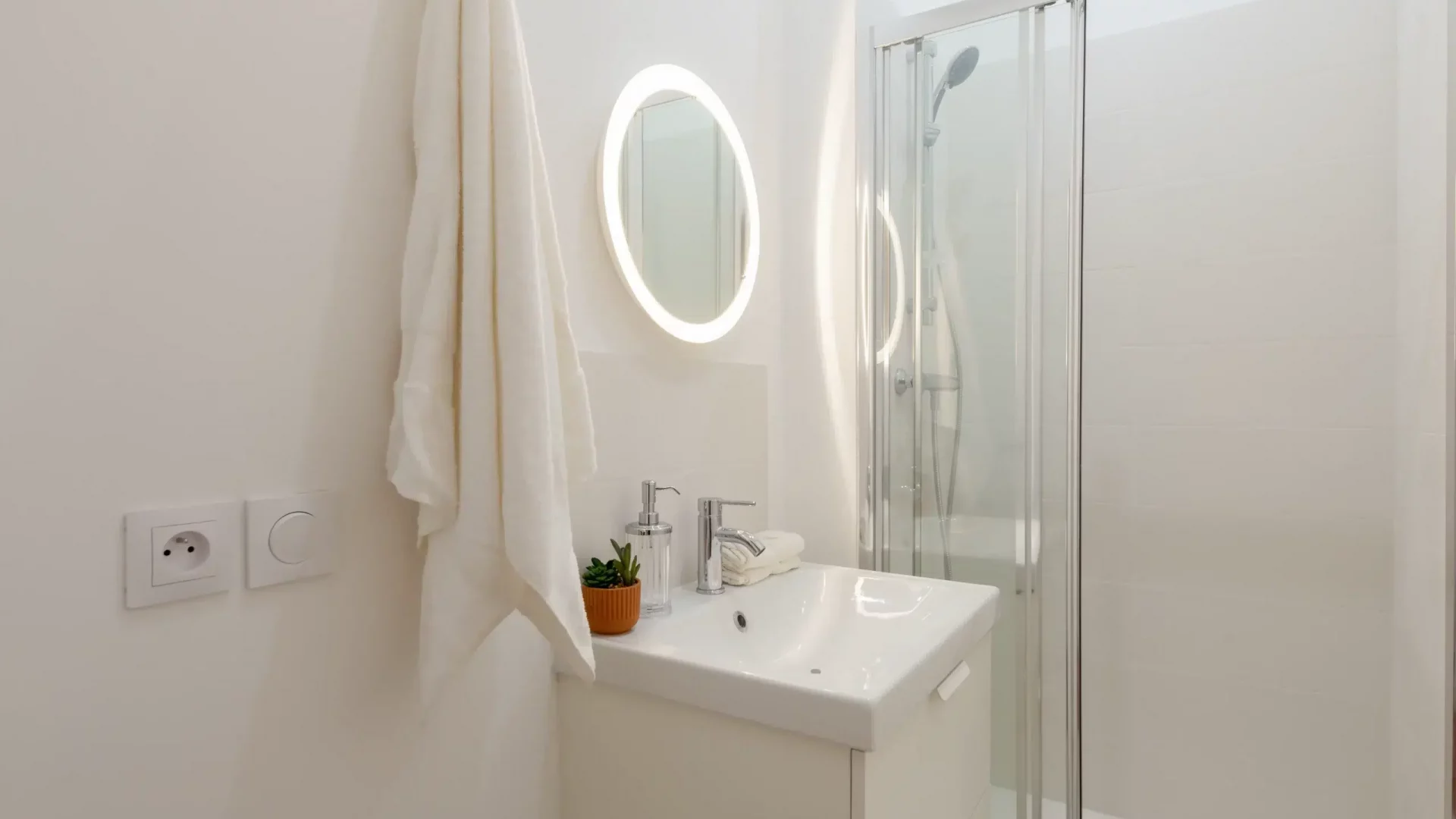 colocation-dupre1-castellane-salledebain