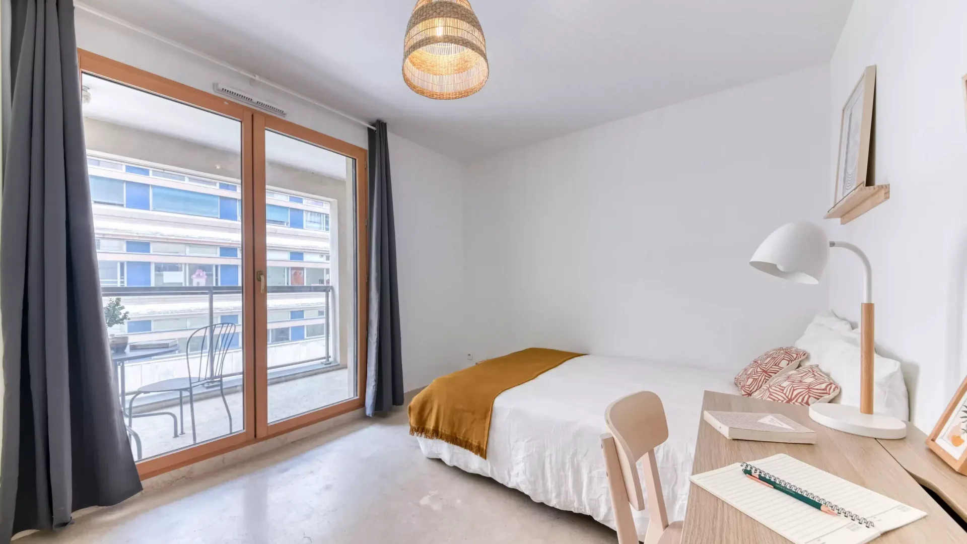 Chambre avec balcon privatif en coliving à Lyon