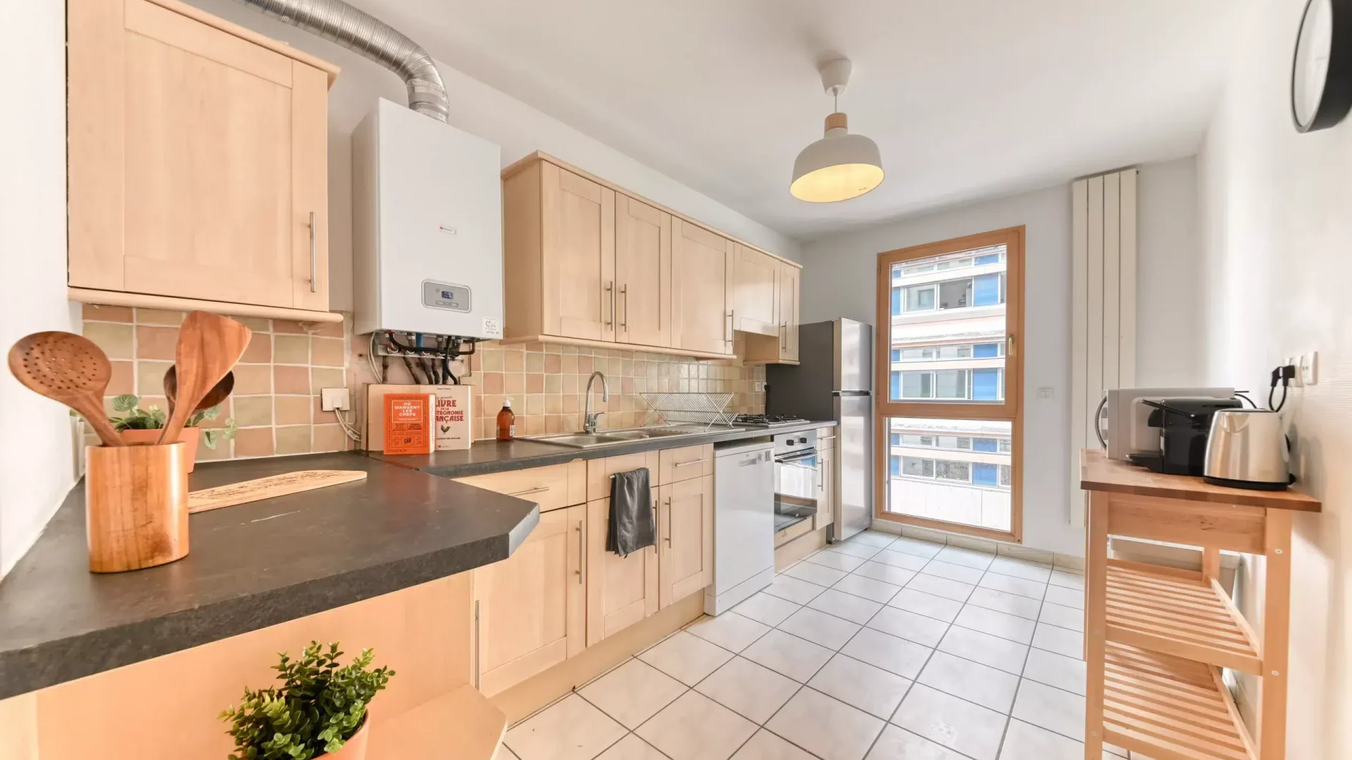 Grande cuisine ultra équipée en colocation à Lyon