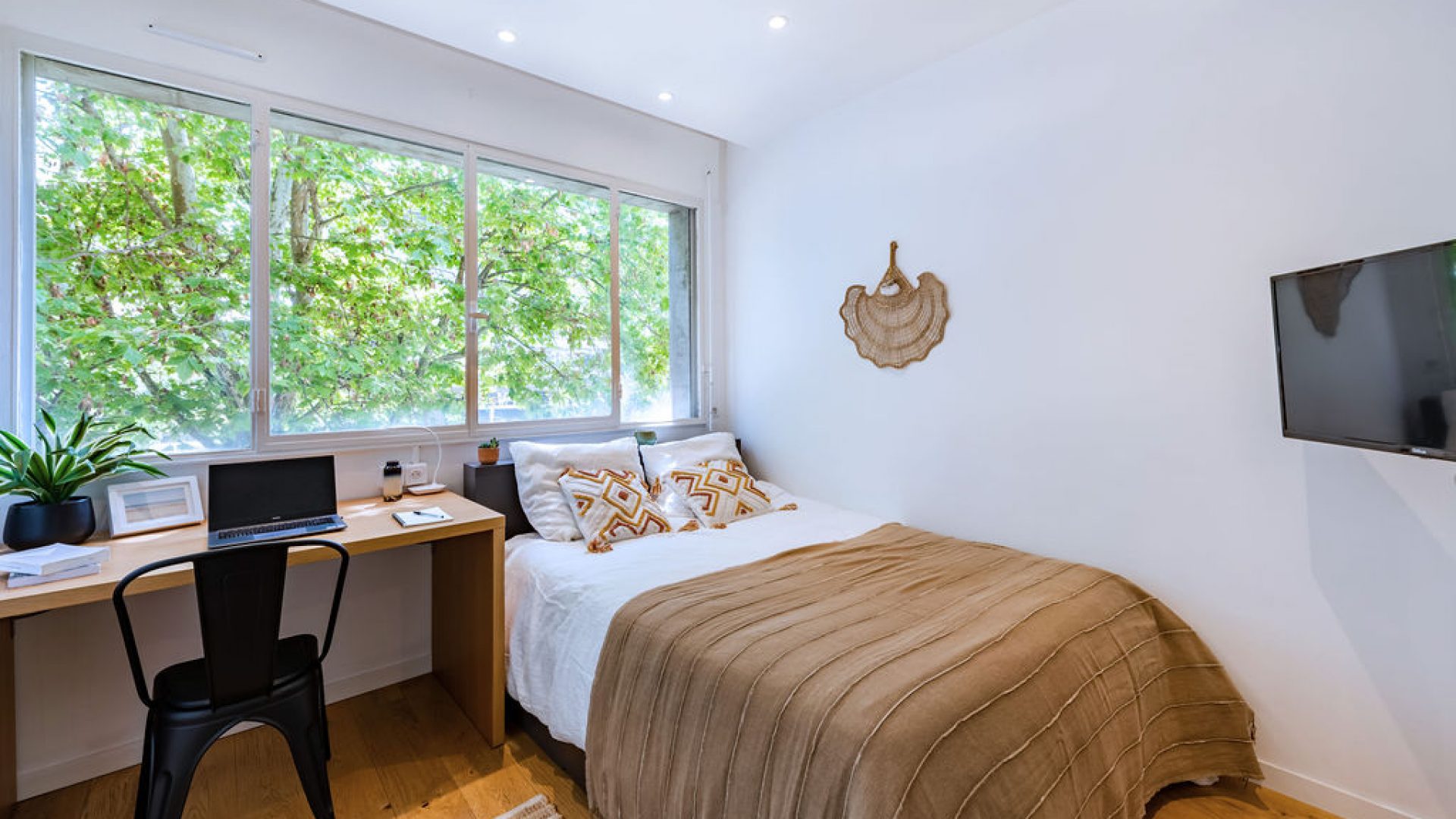 colocation-lyon-condorcet-Chambre 1 vue bureau