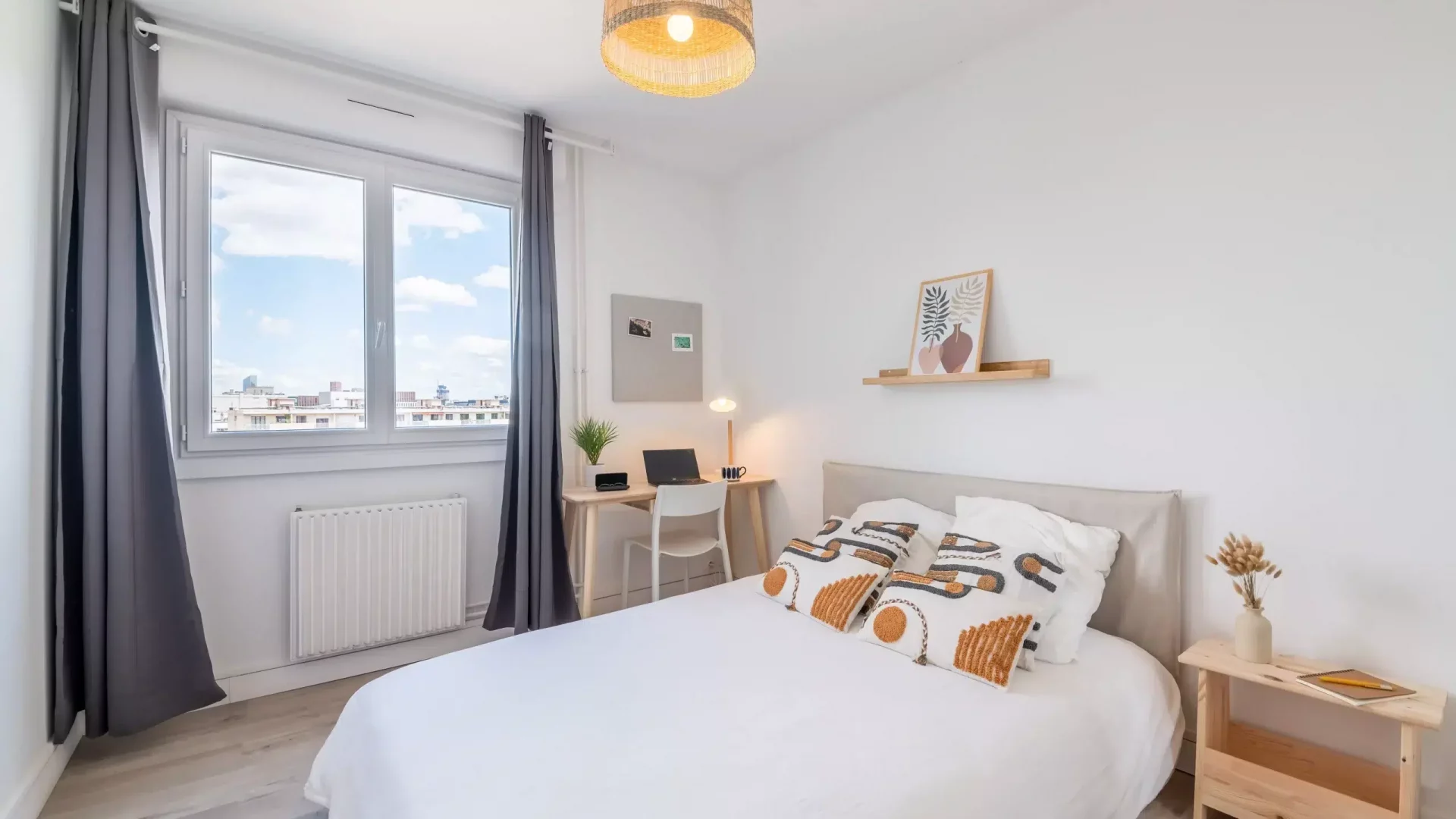 Chambre avec vue dégagée en colocation rénovée à Lyon