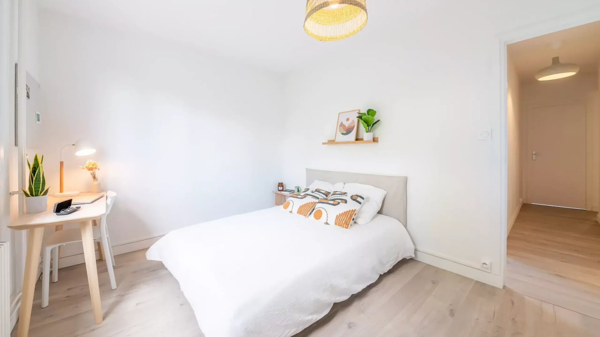 Chambre décorée avec goût en colocation à Lyon