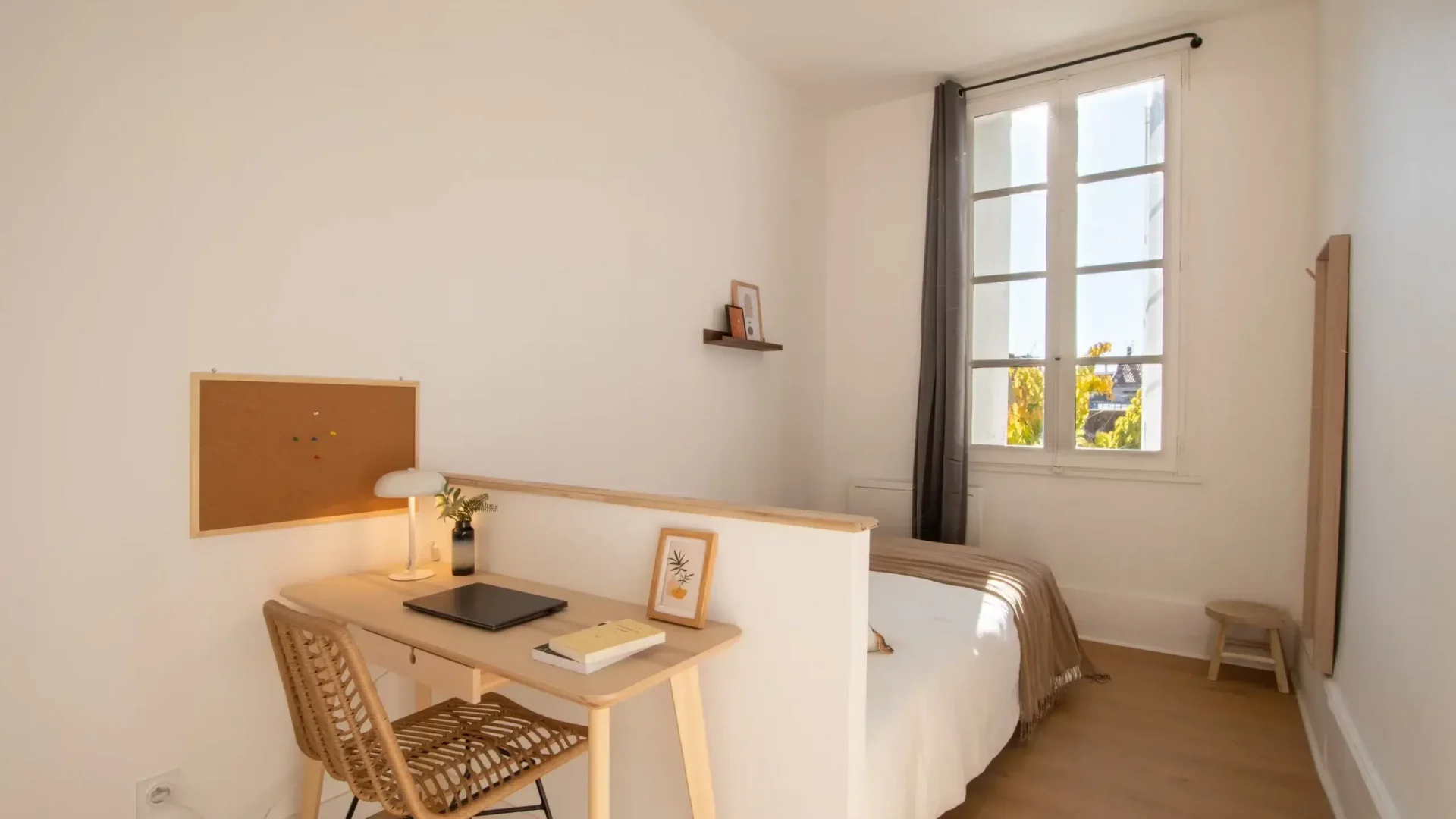 colocation-montpellier-brousse-chambre-208-bureau