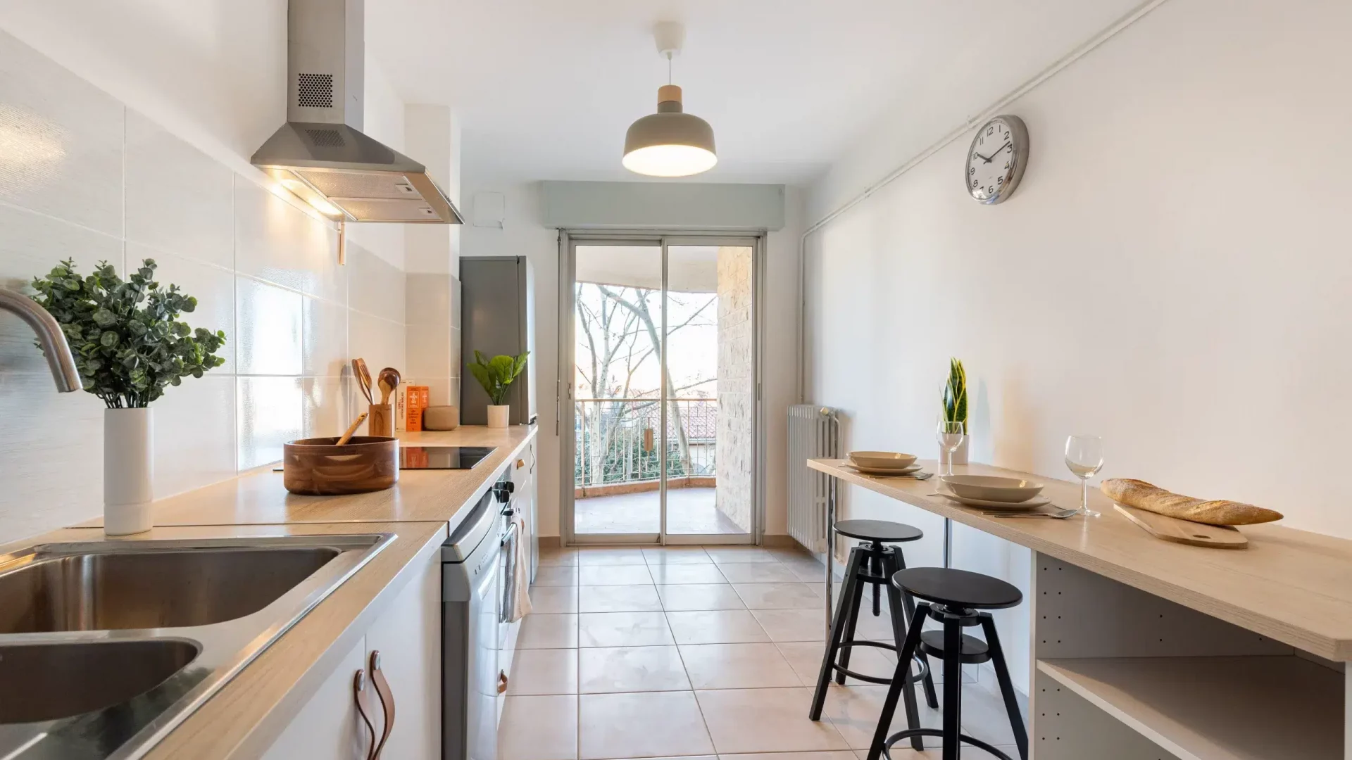 Cuisine lumineuse ultra équipée en coliving à Montpellier
