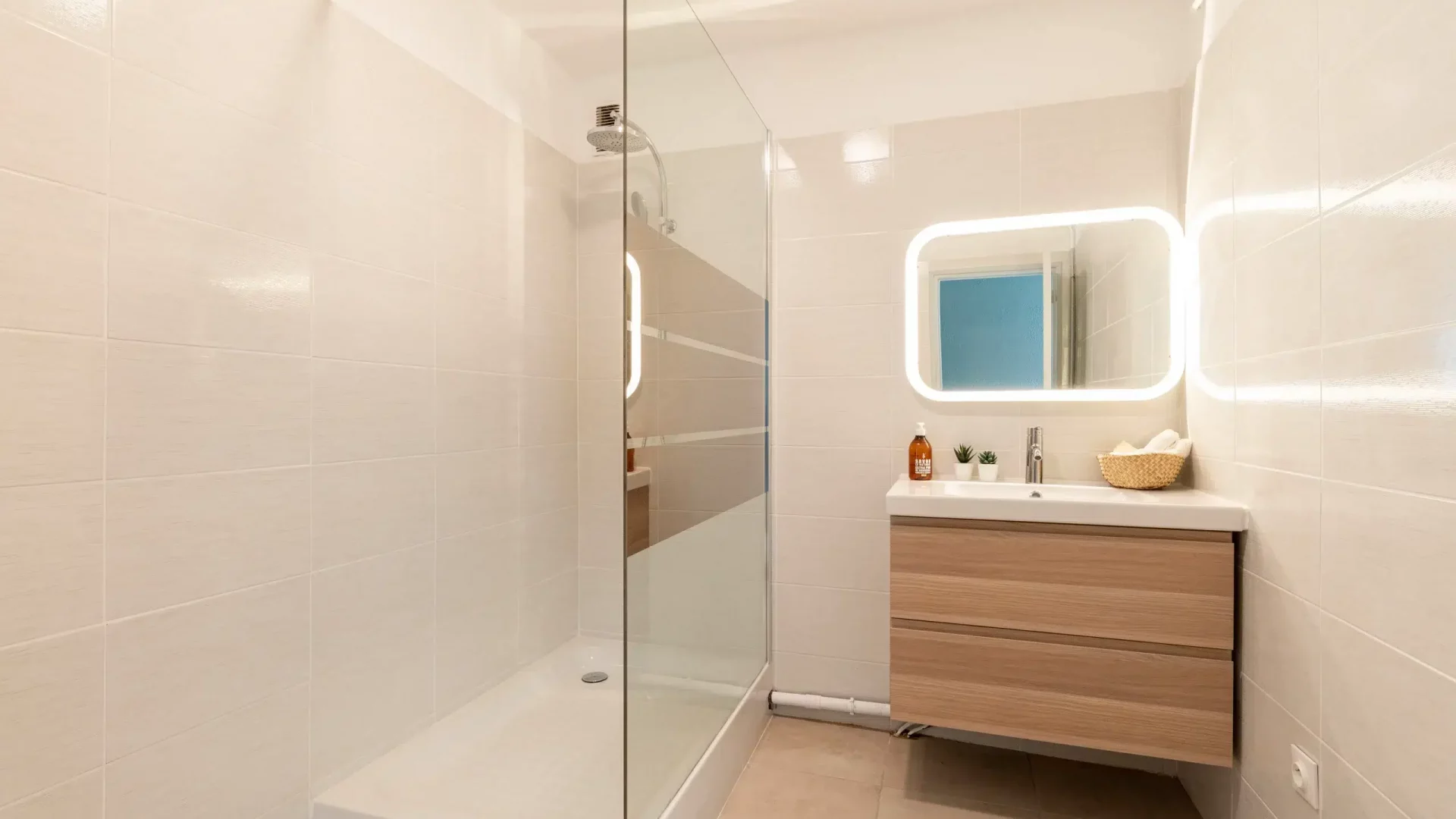 Salle de bain fonctionnelle et pratique en colocation à Montpellier