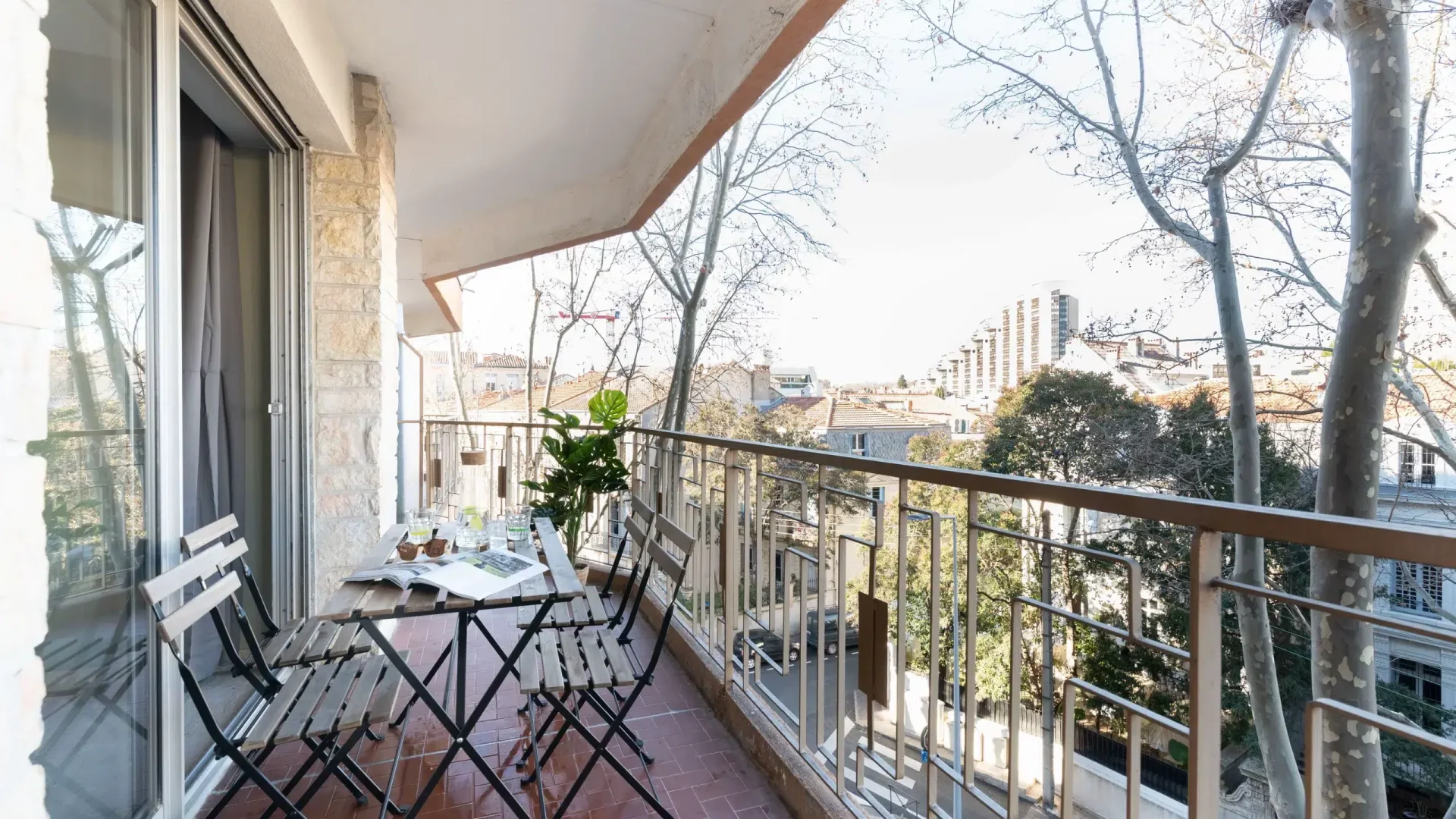Balcon avec une vue dégagée en coliving à Montpellier