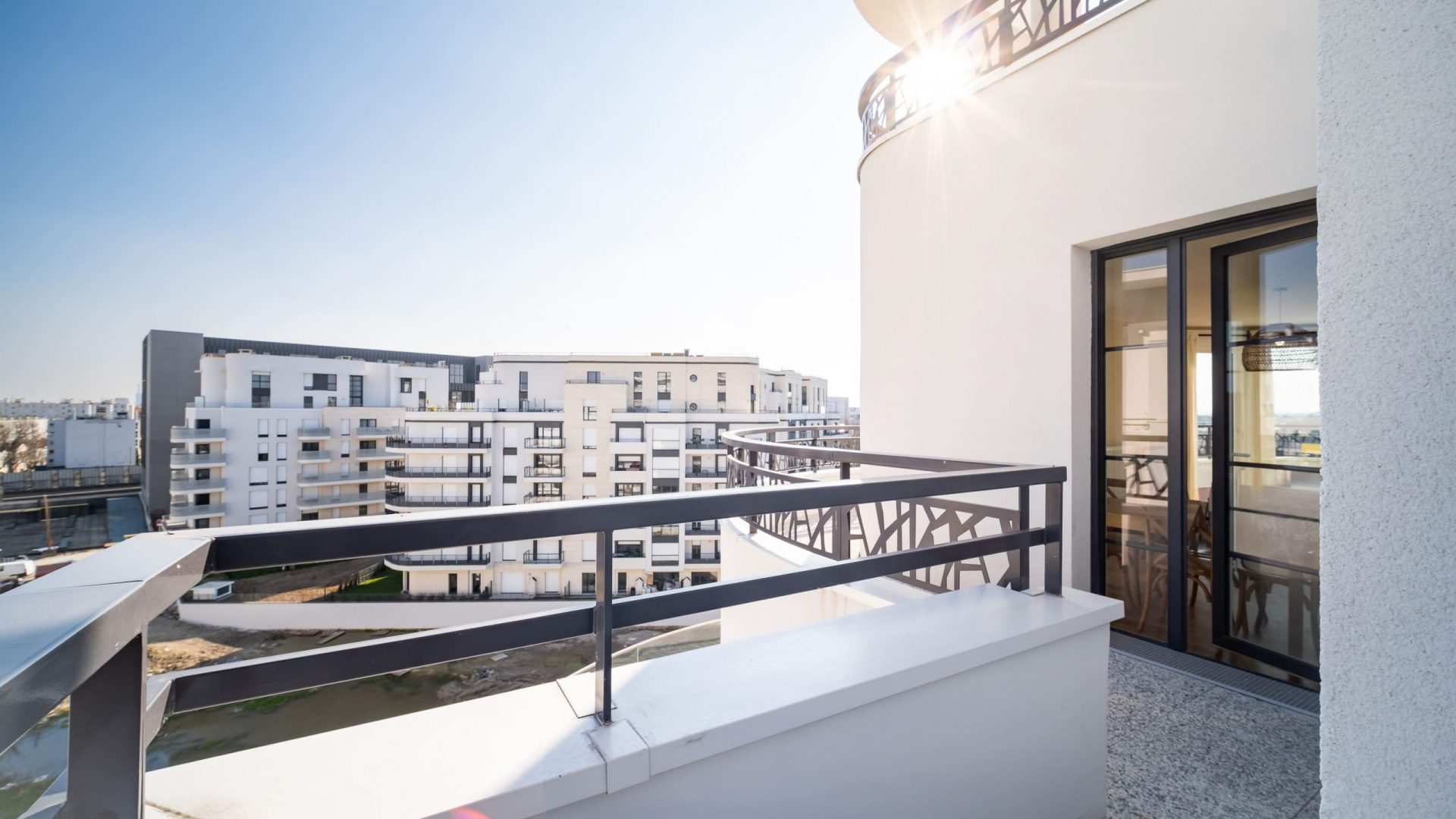 colocation-paris-colombes-6-coliving-balcon-chambre-4