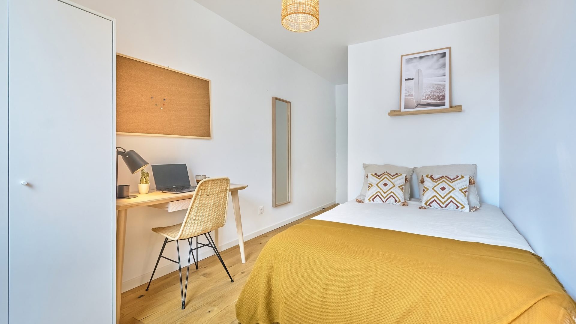 colocation-roguet-7-coliving-clichy-chambre-704-bureau