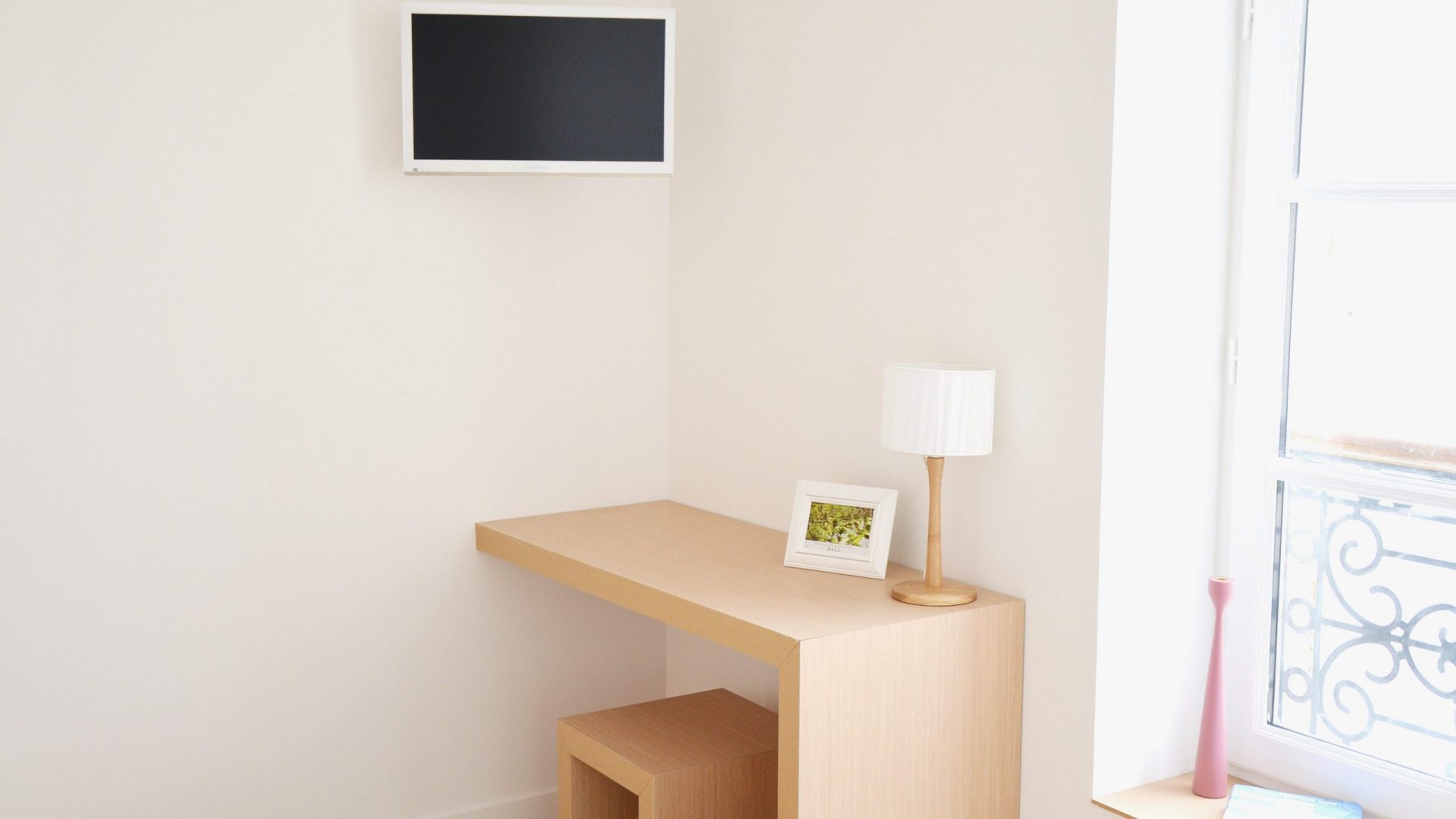 studio-marseille-docks-5-bureau