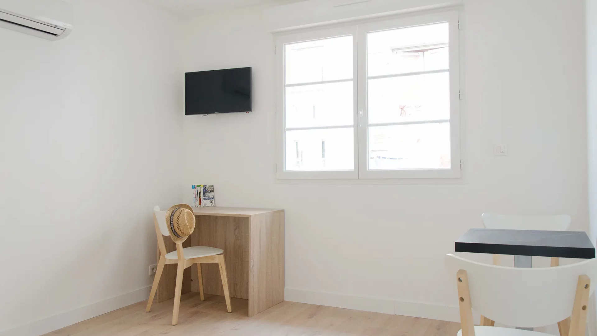 studio-marseille-fongate-51-vue bureau