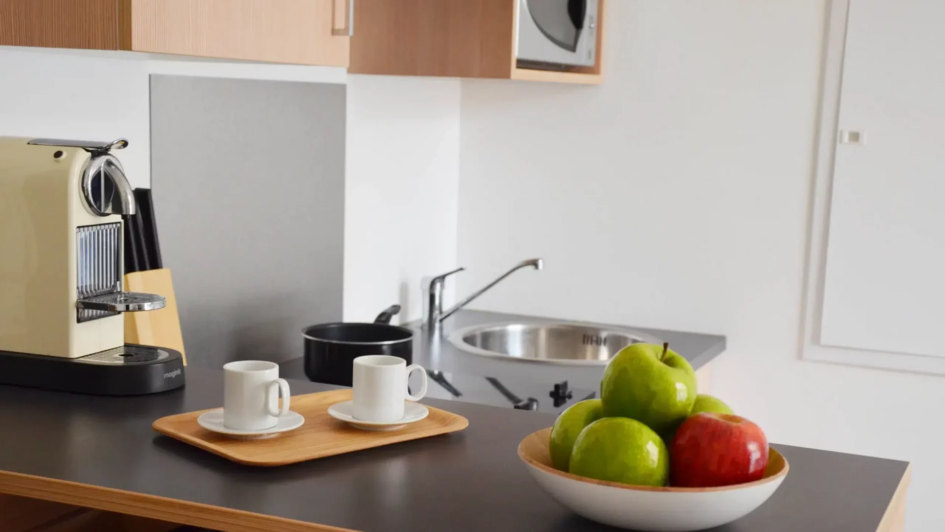 t2-marseille-dames-1-cuisine