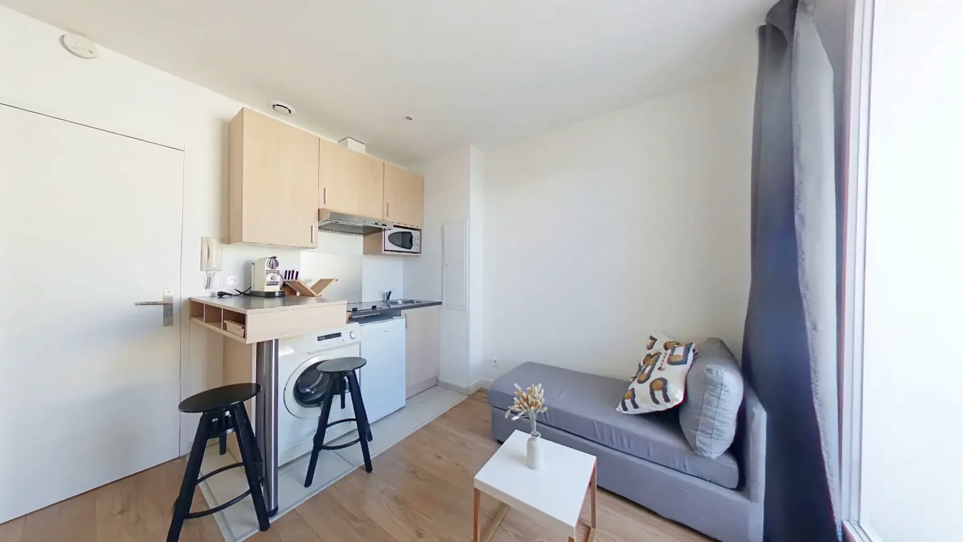 t2-marseilles-dames-51-salon