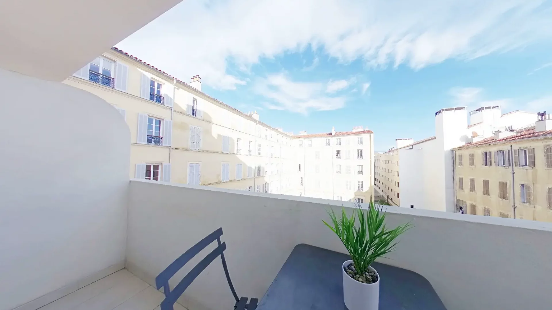 t2-marseilles-dames-51-terrasse